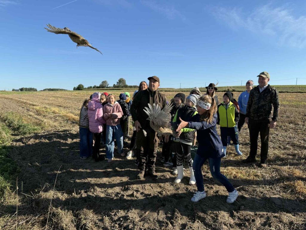 Read more about the article Uczniowie i myśliwi wspólnie dla lokalnej przyrody