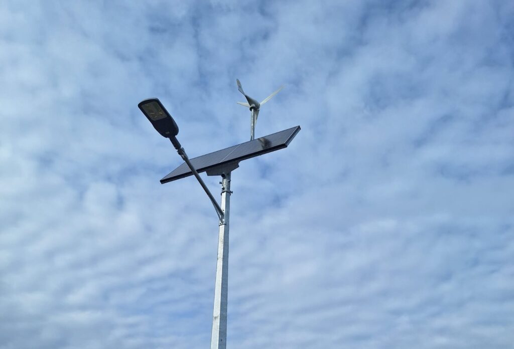 Read more about the article Andrzejów z nowymi lampami solarnymi!