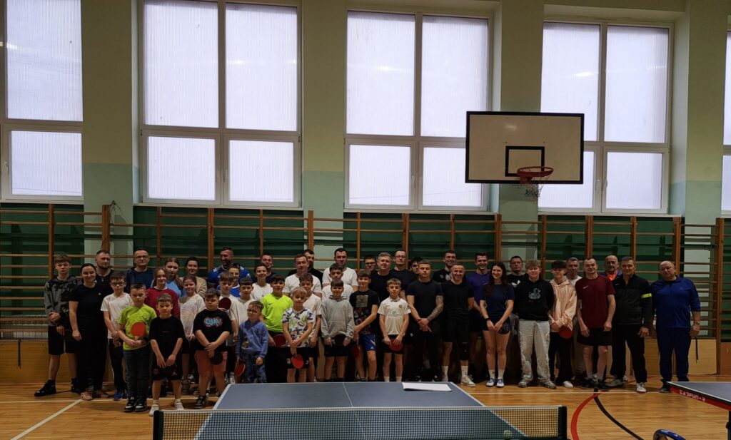 Read more about the article Sportowe emocje przy stołach – Turniej Tenisa Stołowego w Łubnicach!